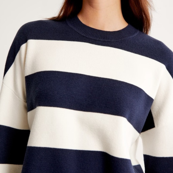 Abercrombie Sweater - Picture 2 of 5